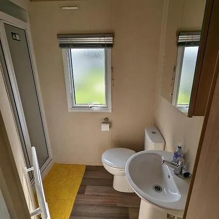The Jones'S Family Caravan With Private Decking - Presthaven Prestatyn Extérieur photo