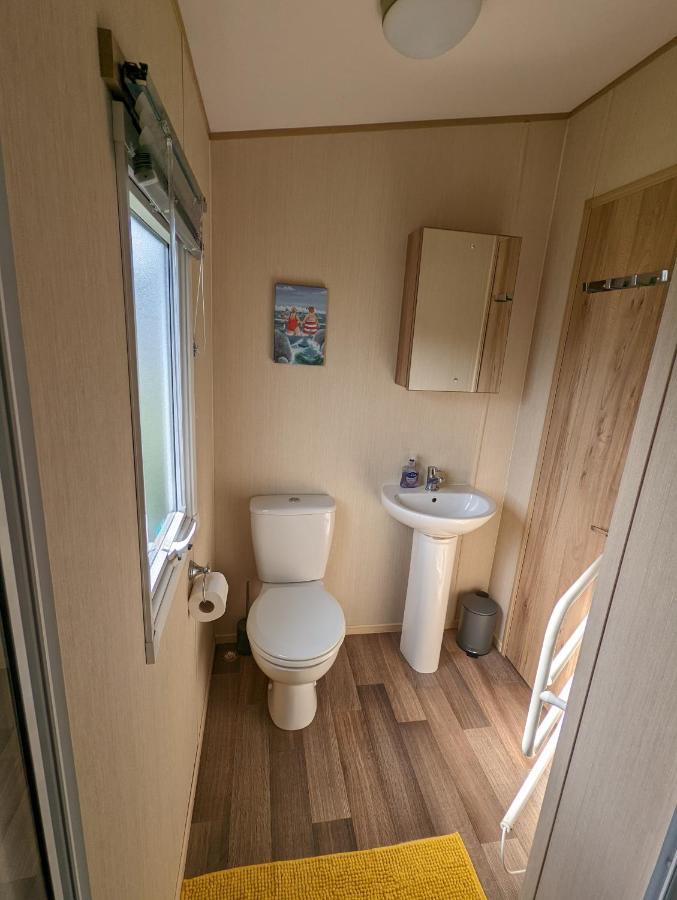The Jones's Family Caravan With Private Decking - Presthaven Campsite *