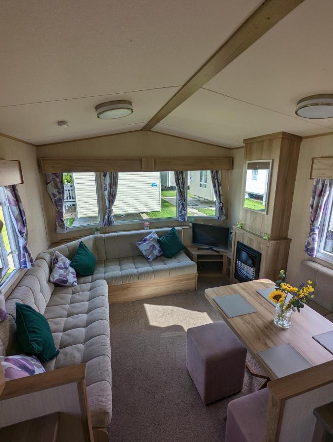 The Jones's Family Caravan With Private Decking - Presthaven *
