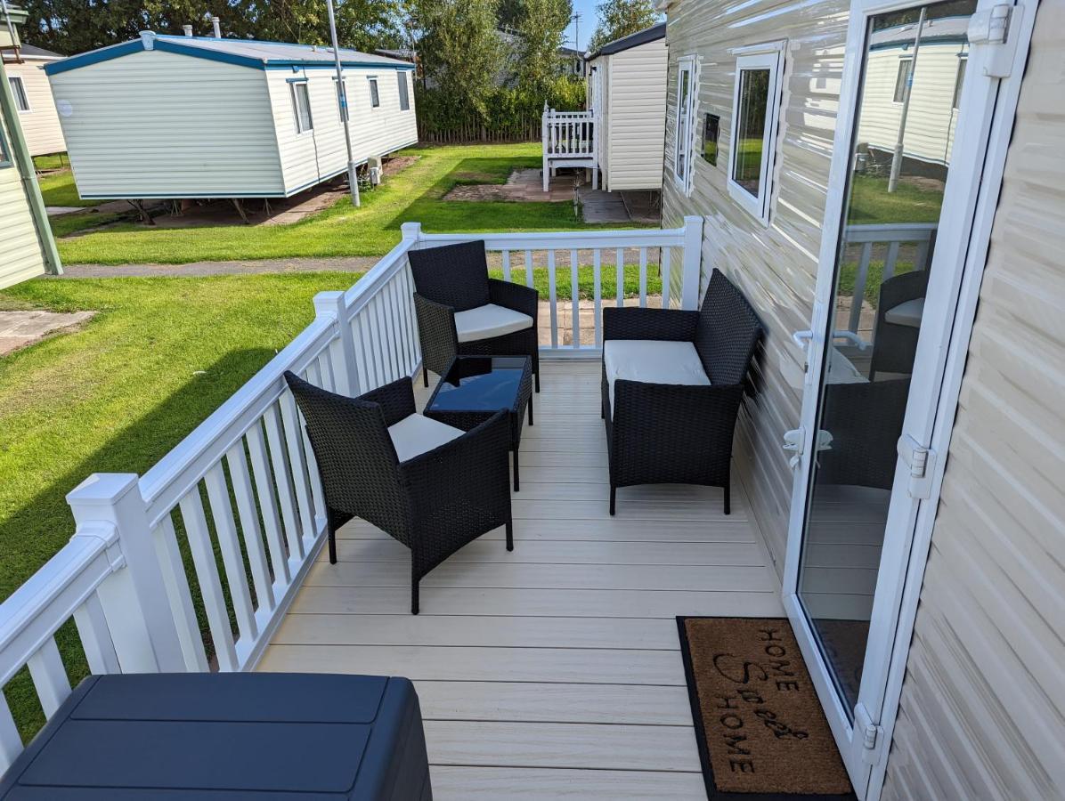 The Jones's Family Caravan With Private Decking - Presthaven * Prestatyn