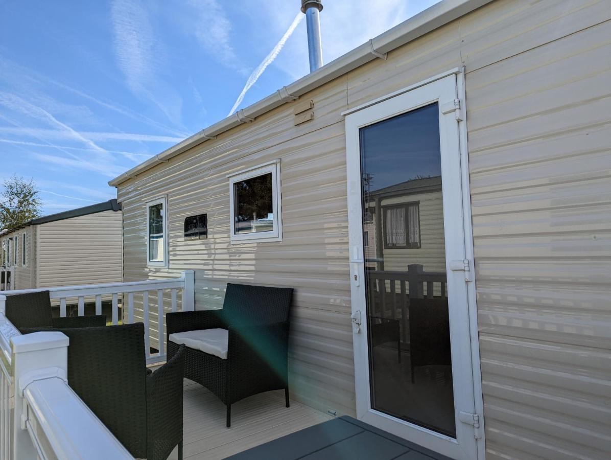 The Jones's Family Caravan With Private Decking - Presthaven *